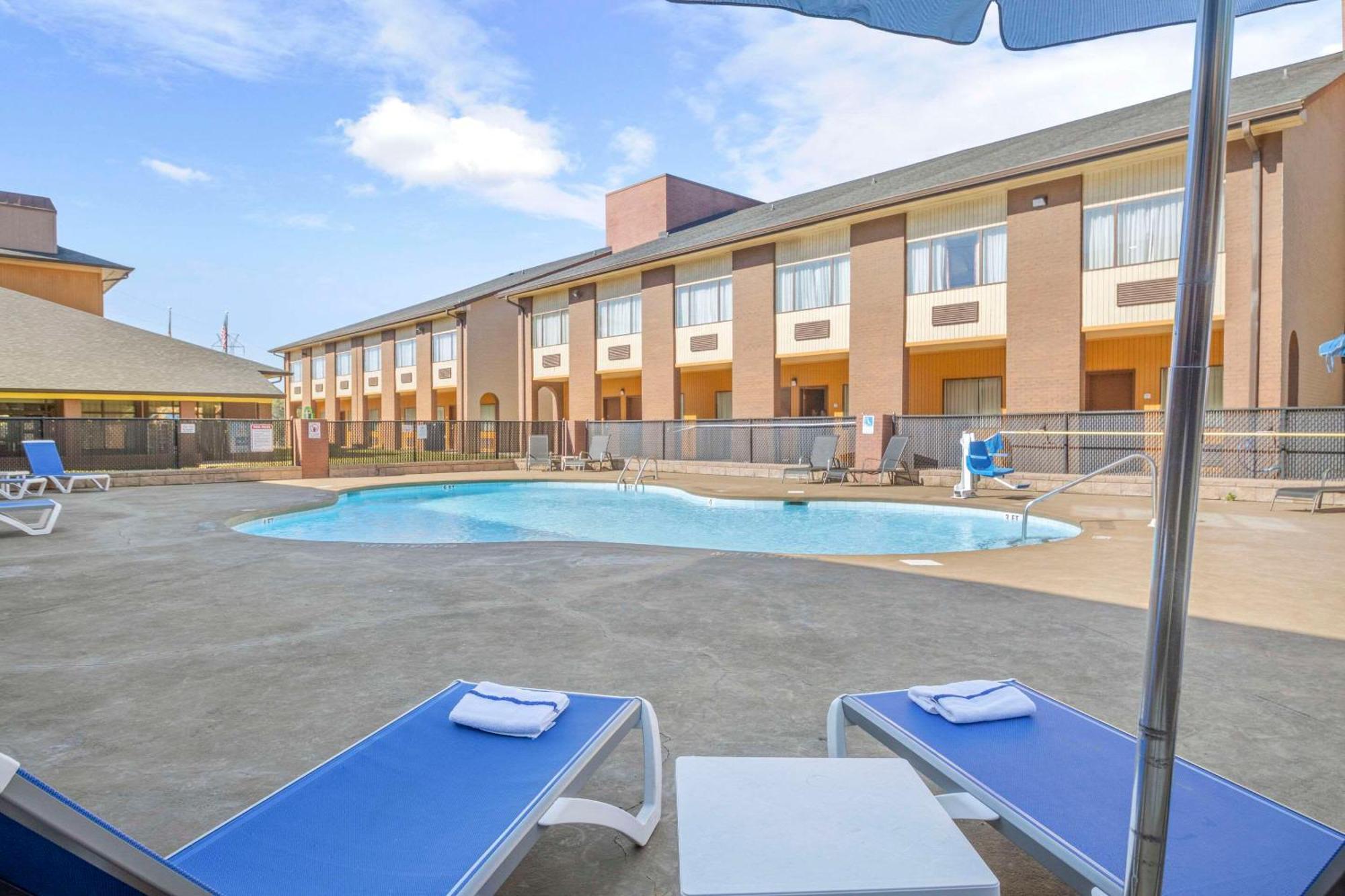 Quality Suites Hickory South Екстер'єр фото