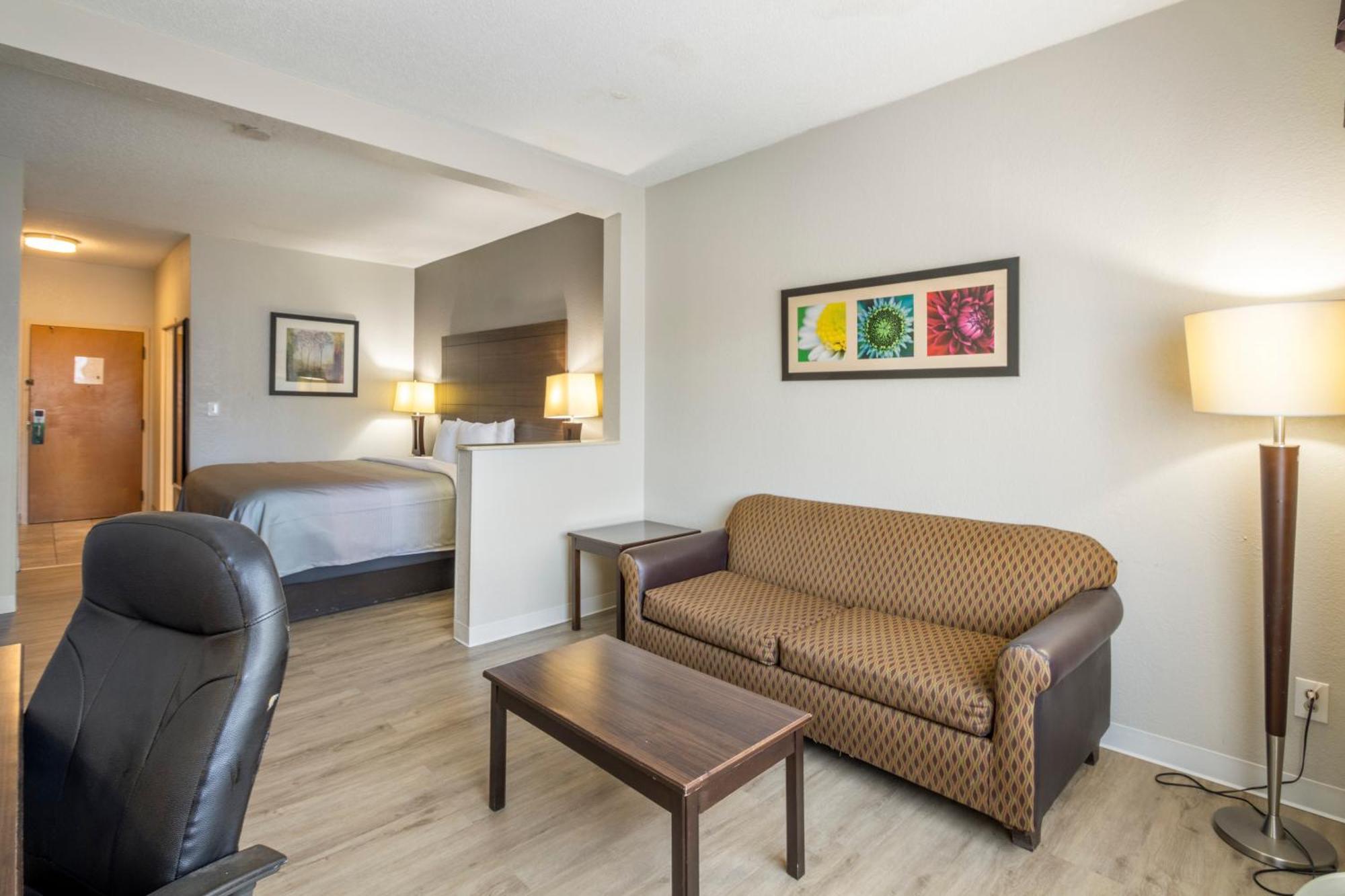 Quality Suites Hickory South Екстер'єр фото